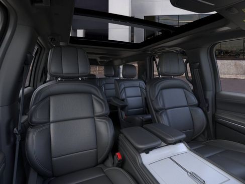New 2025 Lincoln Navigator L Reserve w/ Jet Appearance Package AWD/4WD image 10