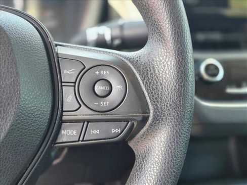 Used 2020 Toyota Corolla LE FWD image 12