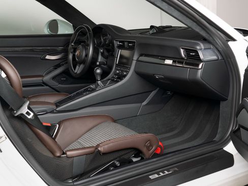 Used 2016 Porsche 911 R image 33