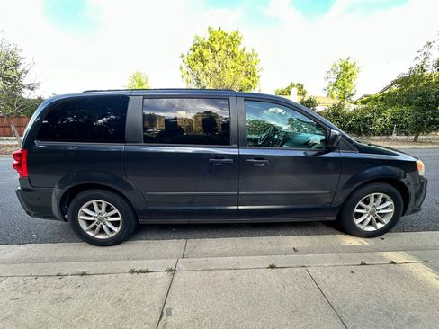 Used 2014 Dodge Grand Caravan SXT FWD image 9