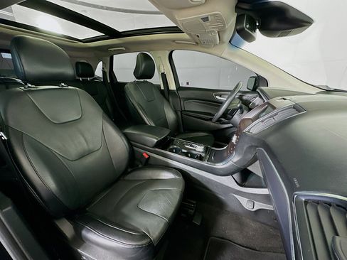 Used 2019 Ford Edge Titanium w/ Equipment Group 301A AWD/4WD image 33