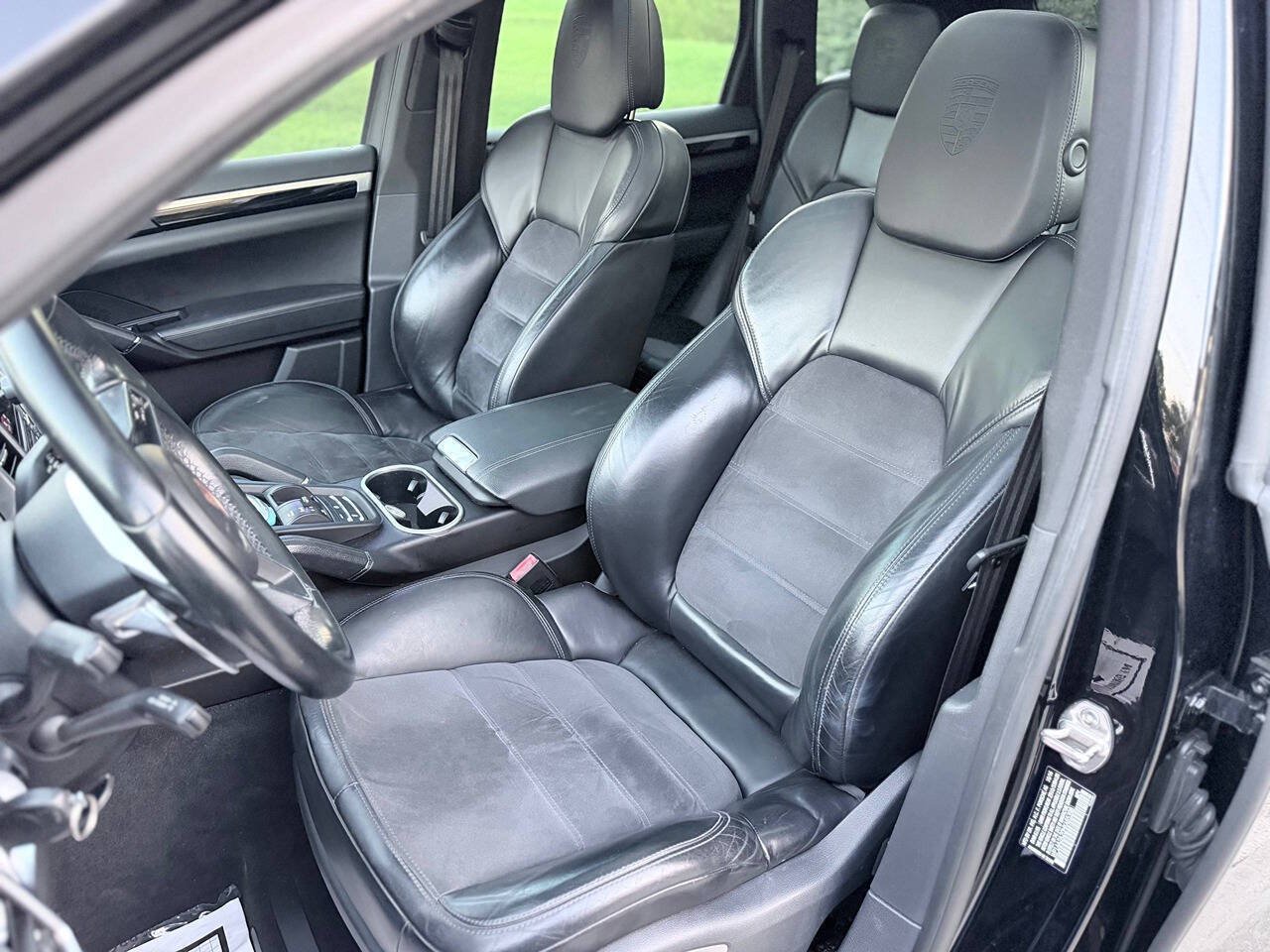 Used 2017 Porsche Cayenne Platinum Edition AWD/4WD image 25