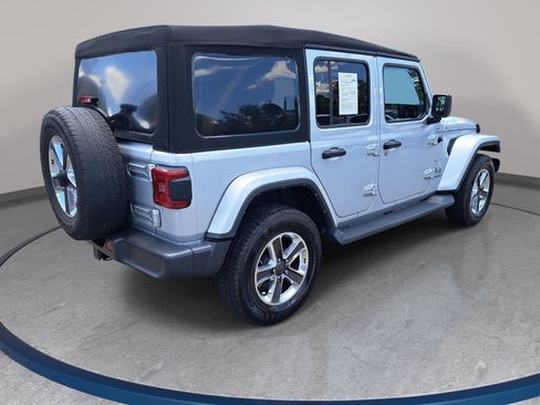 Used 2022 Jeep Wrangler Unlimited Sahara w/ LED Lighting Group AWD/4WD image 5
