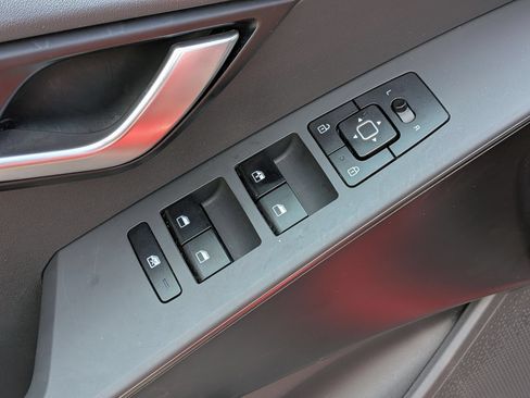 Used 2025 Kia Niro LX FWD image 13