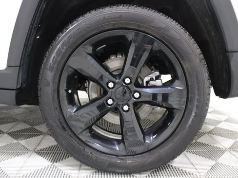 Used 2023 Jeep Grand Cherokee Limited w/ Black Appearance Package image 45