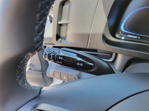 Used 2025 Hyundai Elantra Sport image 18