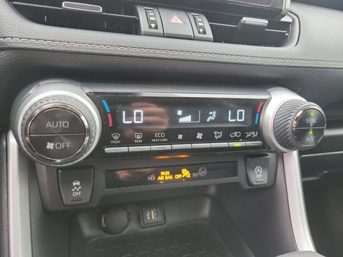 Used 2023 Toyota RAV4 XLE Premium image 30