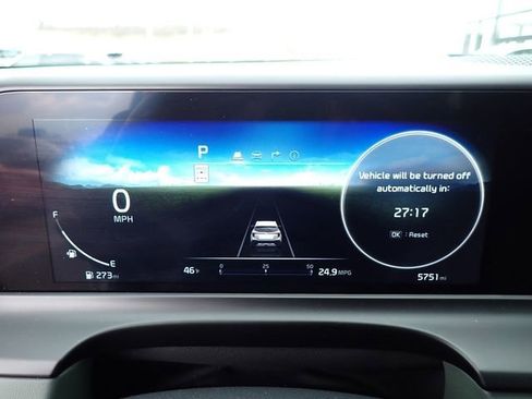 Certified 2025 Kia Seltos SX w/ SX Sunroof Package image 15