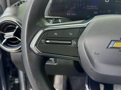 Used 2025 Chevrolet Equinox EV LT image 14