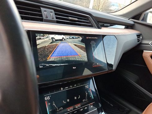 Used 2023 Audi e-tron Premium image 21
