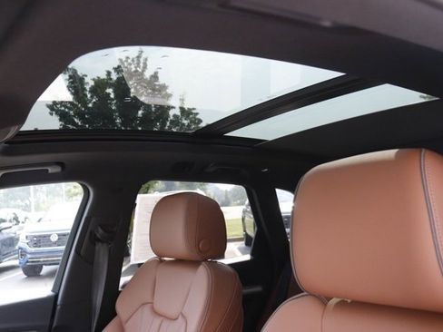 Used 2025 Audi Q5 2.0T Premium w/ Convenience Plus Package image 16