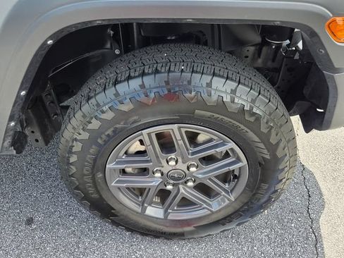 Used 2024 Jeep Wrangler Unlimited Sport AWD/4WD image 11