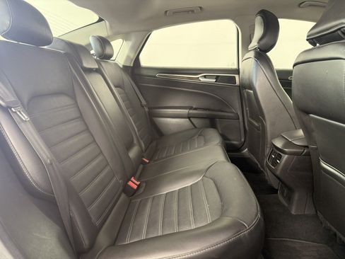 Used 2016 Ford Fusion SE w/ Equipment Group 202A FWD image 14