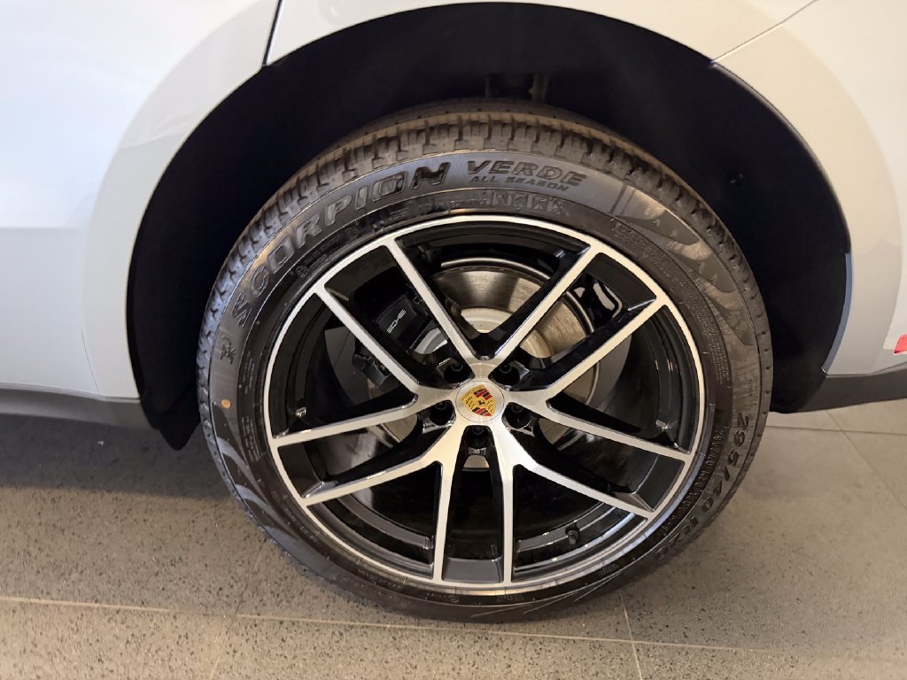 New 2026 Porsche Macan AWD/4WD image 11