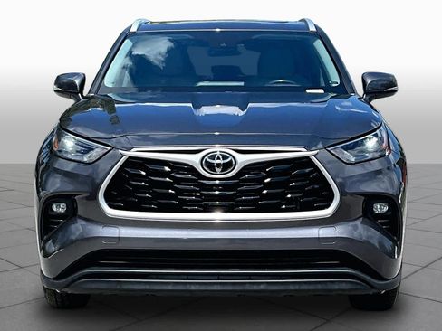 Used 2023 Toyota Highlander XLE FWD image 5