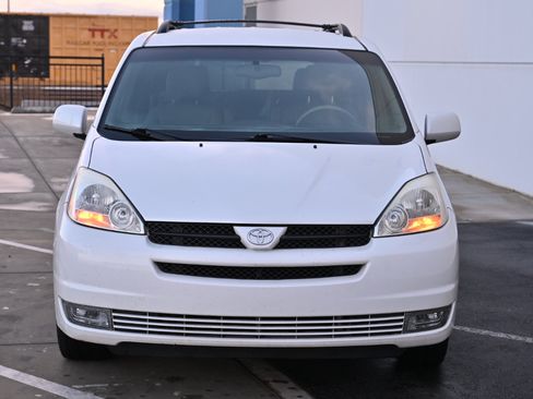 Used 2005 Toyota Sienna XLE image 9