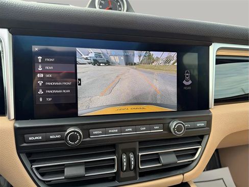 Used 2021 Porsche Macan S image 32