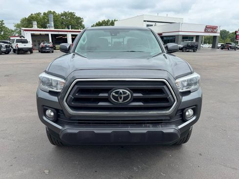Used 2020 Toyota Tacoma SR5 AWD/4WD image 8
