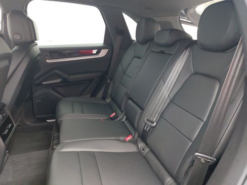 Certified 2026 Porsche Cayenne AWD/4WD image 16