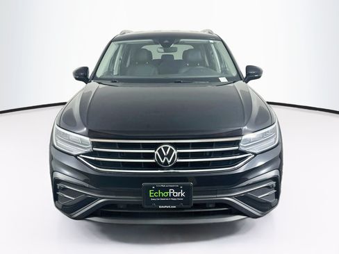 Used 2023 Volkswagen Tiguan SE AWD/4WD image 2