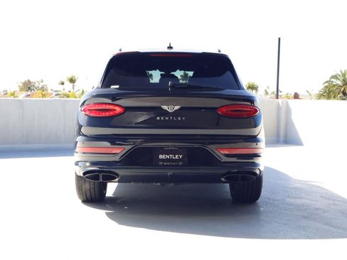 Used 2025 Bentley Bentayga image 11