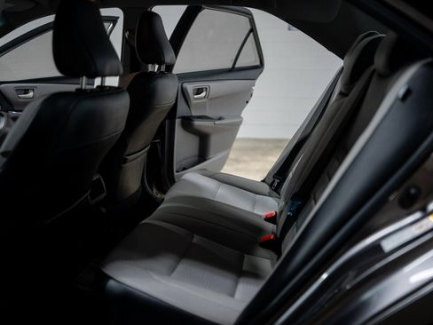 Used 2017 Toyota Camry SE image 31