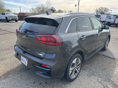Used 2021 Kia Niro EX image 6