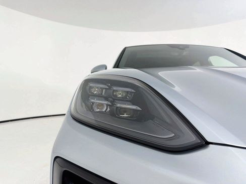 Used 2025 Porsche Cayenne Coupe AWD/4WD image 31