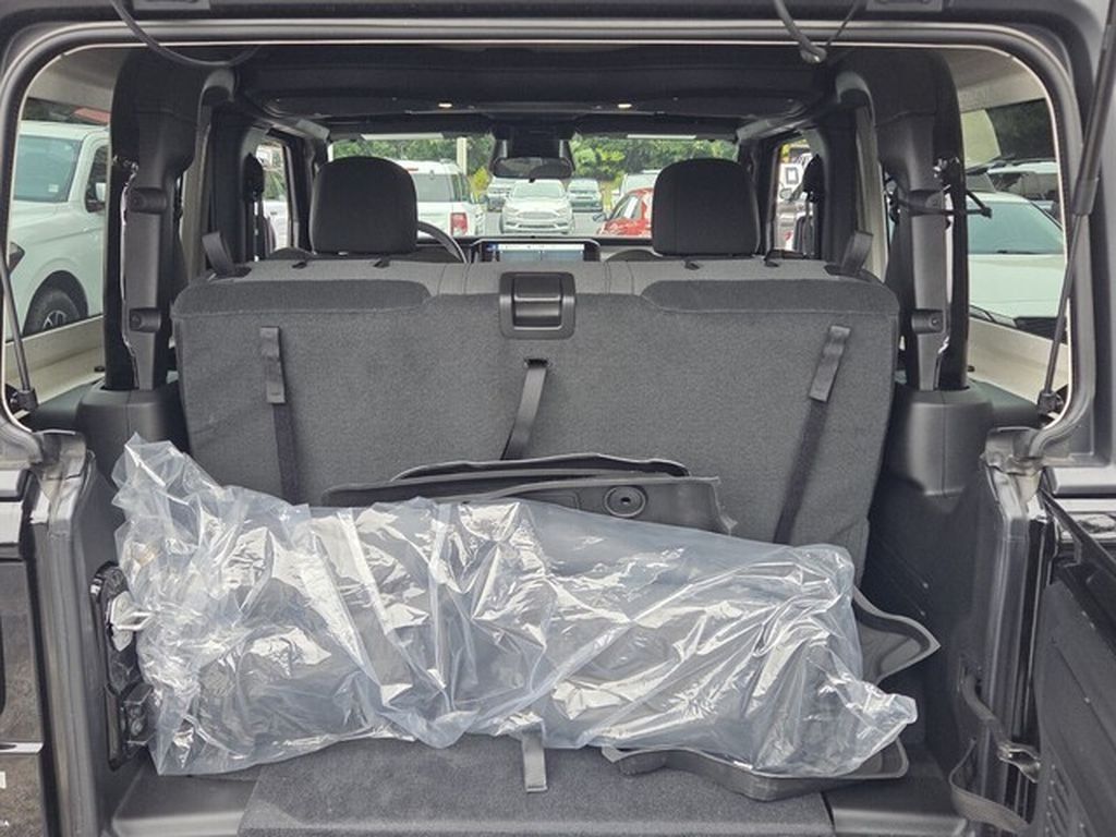 Used 2026 Jeep Wrangler Sport AWD/4WD image 10