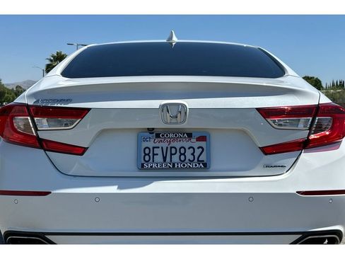 Used 2018 Honda Accord Touring image 11