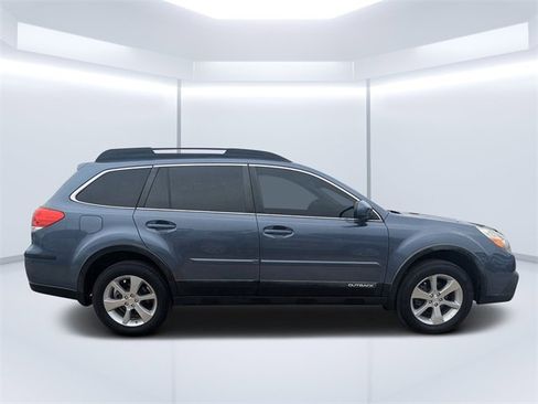 Used 2014 Subaru Outback 2.5i Limited image 2
