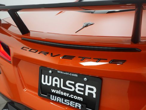 Used 2021 Chevrolet Corvette Stingray Premium Cpe w/ Z51 Performance Package image 17