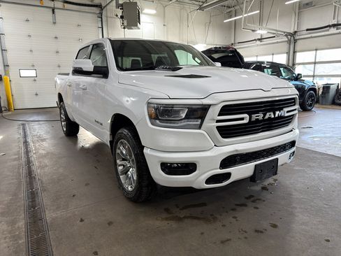 Used 2023 RAM 1500 Laramie AWD/4WD image 3