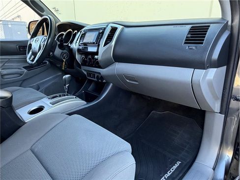Used 2015 Toyota Tacoma PreRunner w/ TRD Sport Package RWD image 19