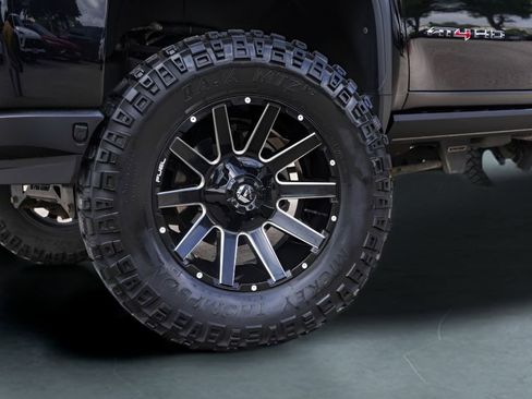 Used 2021 GMC Sierra 2500 AT4 w/ AT4 Premium Plus Package image 4