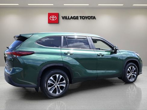 Certified 2025 Toyota Highlander XLE image 5