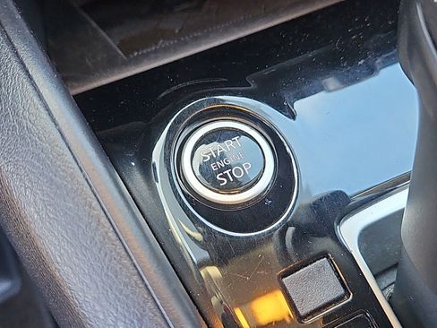 Used 2023 Nissan Versa SV image 12