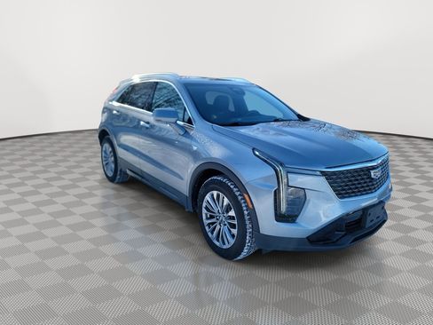 Used 2024 Cadillac XT4 Premium Luxury image 2