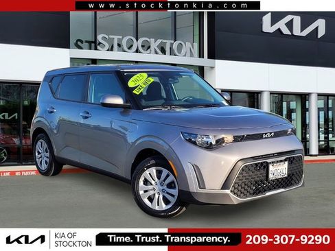 Used 2025 Kia Soul LX FWD image 1