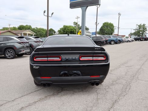 Used 2016 Dodge Challenger SRT Hellcat RWD image 5