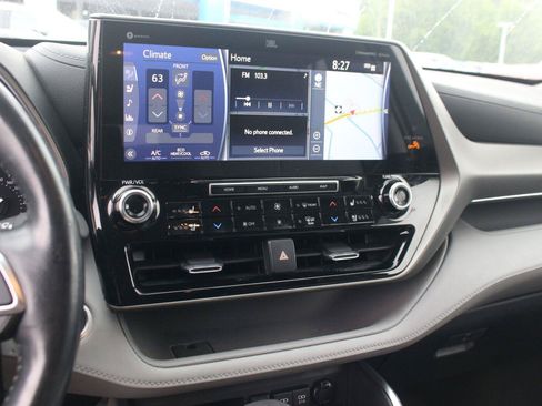 Used 2021 Toyota Highlander Limited AWD/4WD image 22
