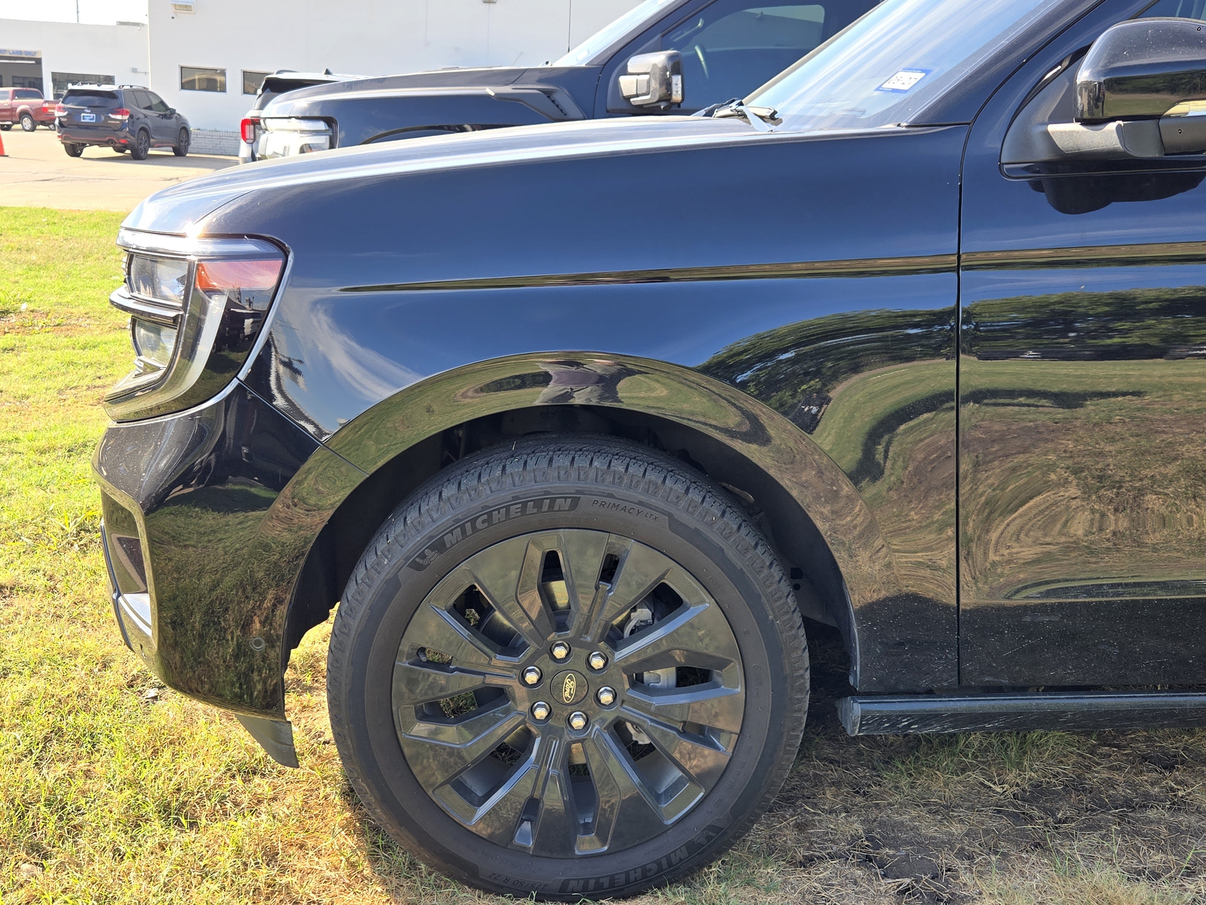 Used 2025 Ford Expedition Platinum w/ Stealth Appearance Package AWD/4WD image 8
