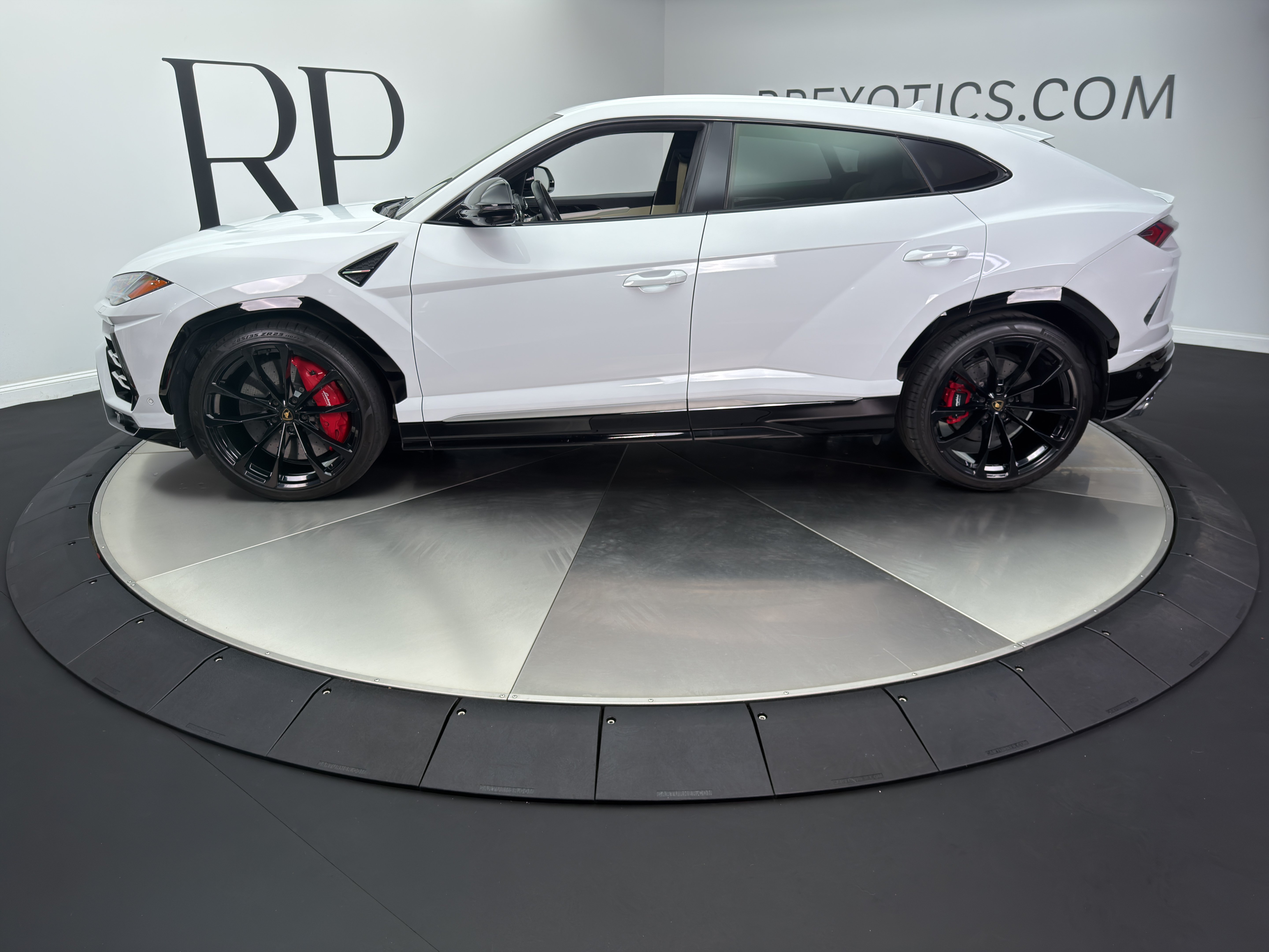 Used 2019 Lamborghini Urus AWD/4WD image 15
