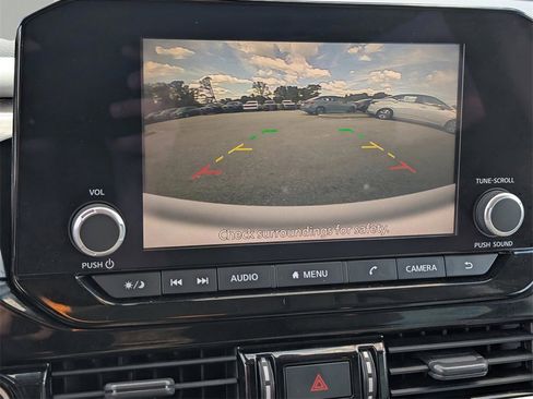 Used 2022 Nissan Pathfinder SV image 24