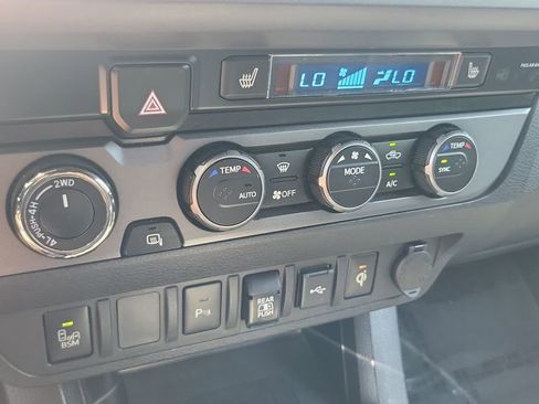 Used 2020 Toyota Tacoma TRD Sport w/ TRD Premium Sport Package AWD/4WD image 22