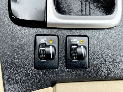 Used 2019 Toyota Highlander XLE image 24