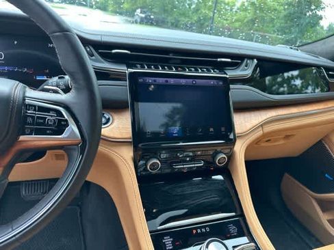 Certified 2022 Jeep Grand Cherokee Summit AWD/4WD image 8