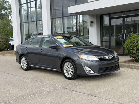 Used 2012 Toyota Camry XLE FWD image 2