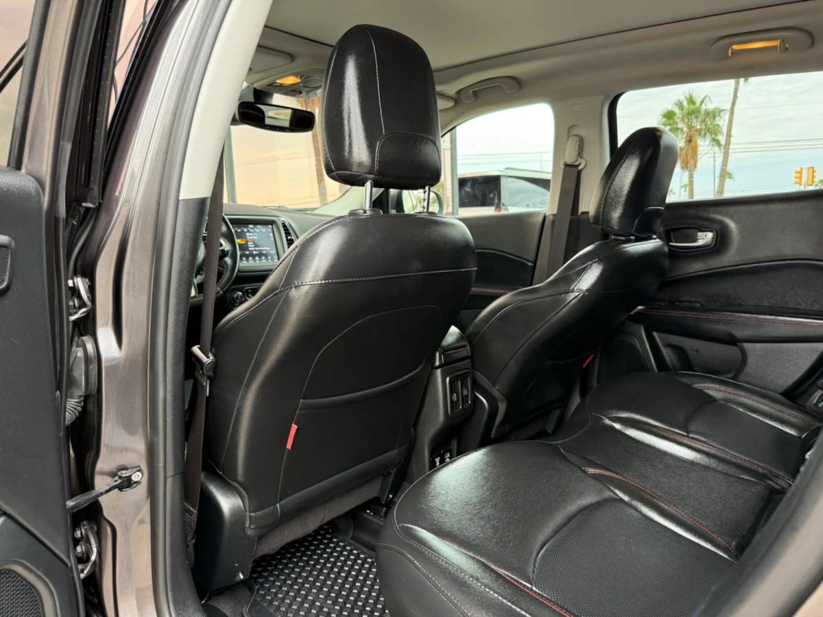 Used 2019 Jeep Compass Trailhawk w/ Leather Interior Group AWD/4WD image 40