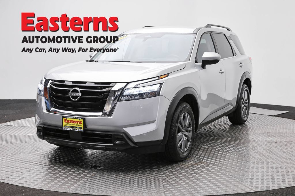Used 2025 Nissan Pathfinder SV FWD image 1